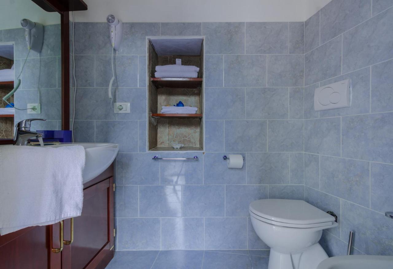La Casetta Rossa Apartment *