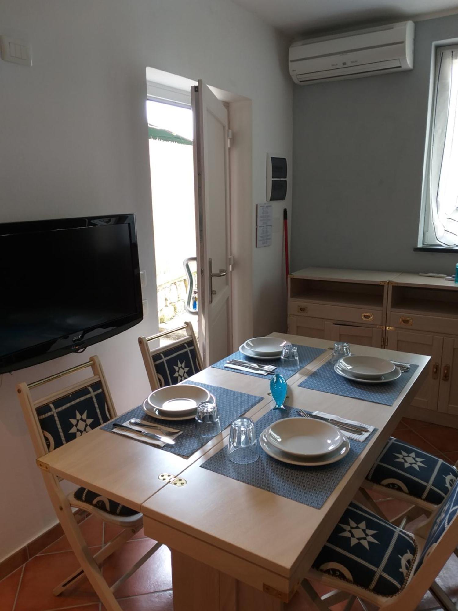 La Casetta Rossa Apartment *